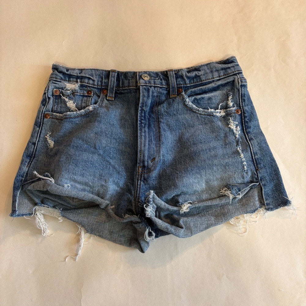 Abercrombie & Fitch The Mom Short High Rise Distressed Denim Blue Size 26 / 2